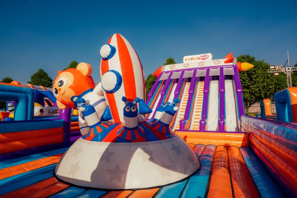 Jumptopia X'mas Celebration family enjoying