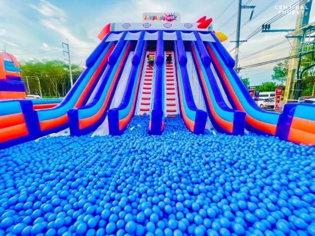 Jumptopia Festive Space giant slide