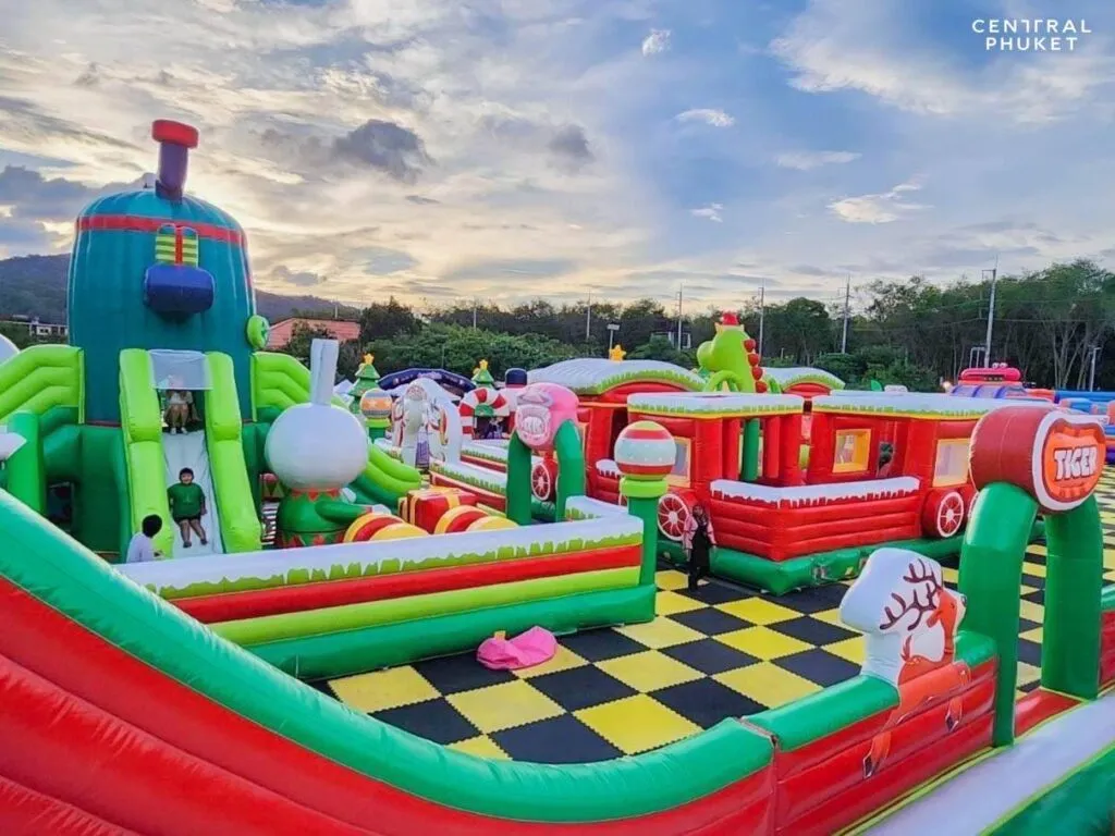 Jumptopia Festive Space ball pit